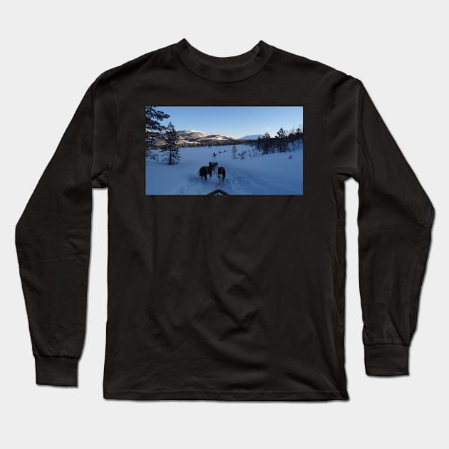 Dog sledging - Huski Adventure Long Sleeve T-Shirt by Aurealis